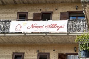 insegna nonni allegri