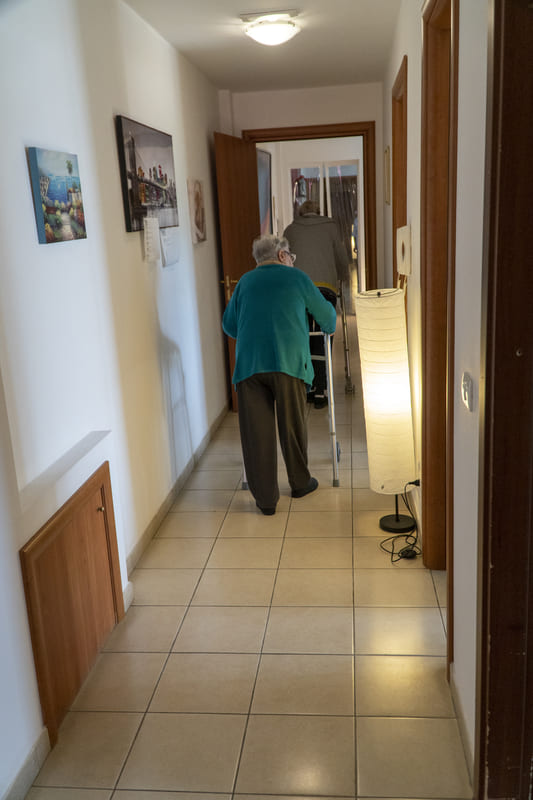 vecchia in casa di riposo